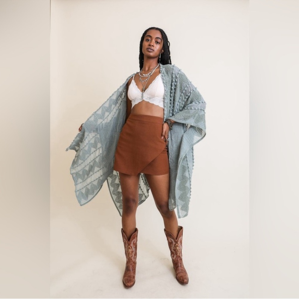 RESTOCKED Embroidered Soft
Bohemian oversized flowy duster cardigan - Picture 3 of 9
